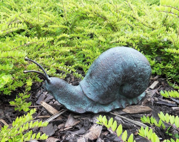 Schnecke-Bronzefigur-Bronzeskulptur