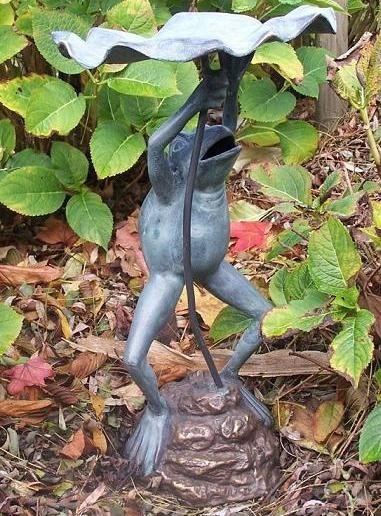 Wasserfountaine-Frosch-mit-Blatt-Bronzefigur