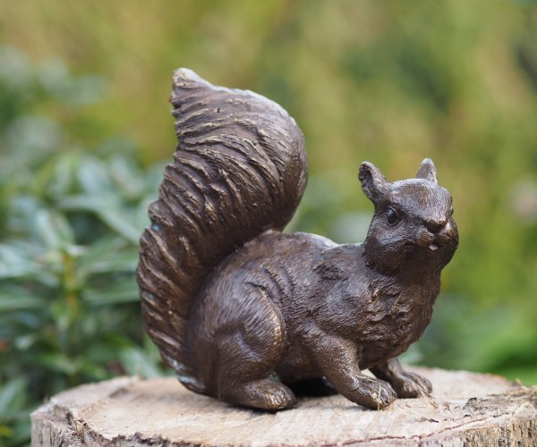 Eichhörnchen Bronzefigur