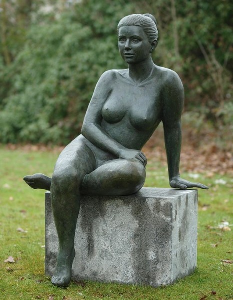 Melina | Akt sitzende Frau Bronzefigur