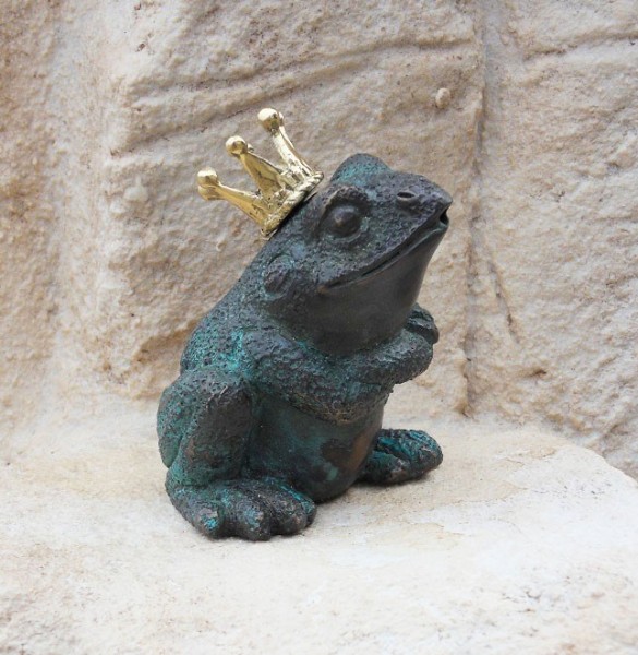 Wasserspaier-Froschkönig-Hände-vorn-Bronzefigur