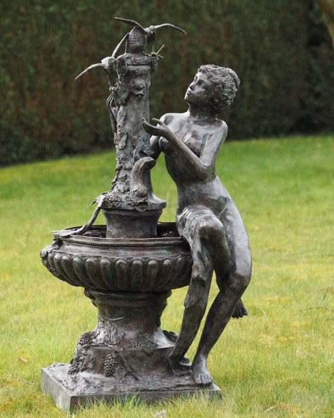 Großer Bronze Springbrunnen Corvino