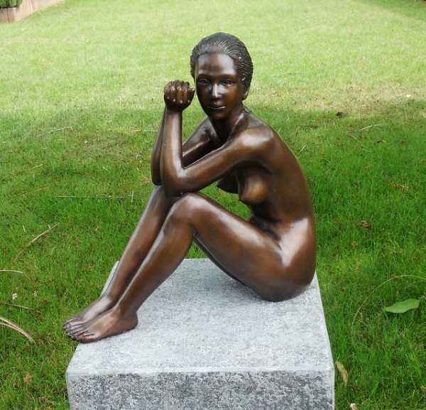Helen Bronzefigur | Akt sitzend