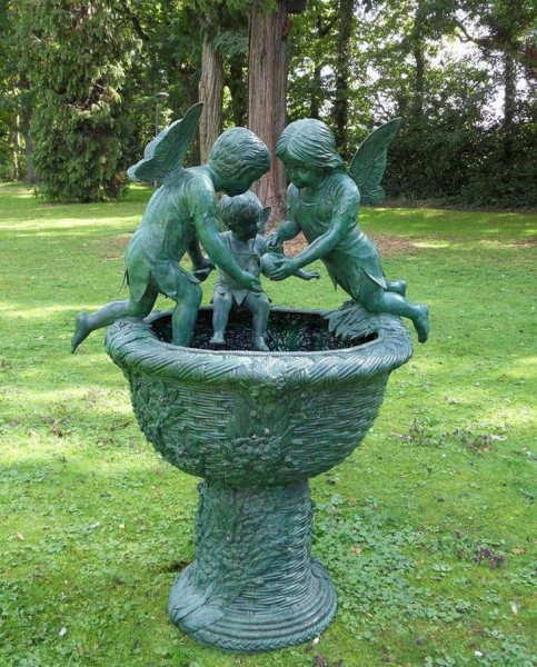Brunnen Fleur mit 3 Engel aus Bronze