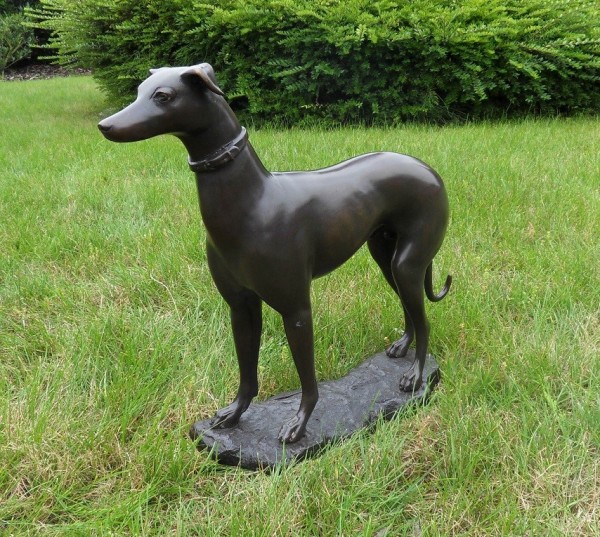 Windhund aus Bronze 