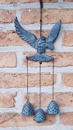 Taube mit drei kleinen Glocken aus Bronze